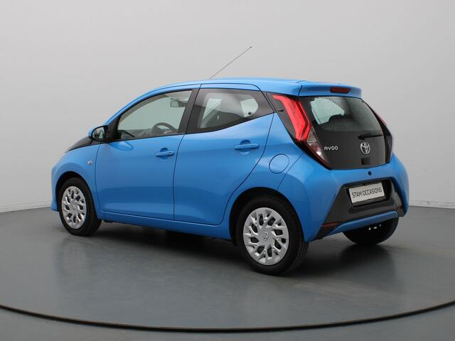 Toyota AYGO 70pk VVT-i x-play Semi Automaat Airco | Camera | Carplay