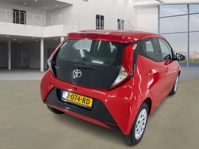 Toyota AYGO 1.0 VVT-i x-play AUT! 1e Eig! Camera! Carplay! VERWACHT!
