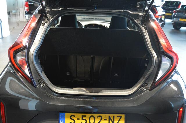 Toyota AYGO X 1.0 VVT-i MT first carplay camera cruise led 17 inch !!