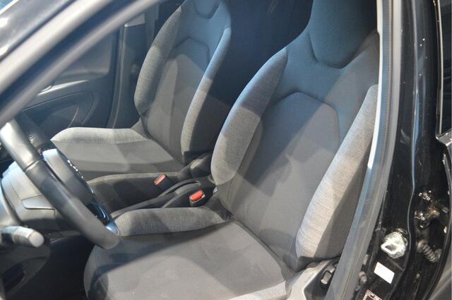 Toyota AYGO X 1.0 VVT-i MT first carplay camera cruise led 17 inch !!