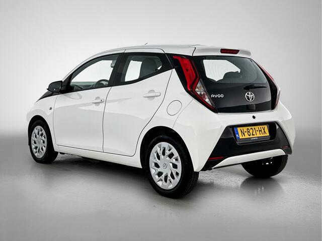 Toyota AYGO 1.0 VVT-i x-play | Airconditioning | Achteruitrijcamera | Cruise control |