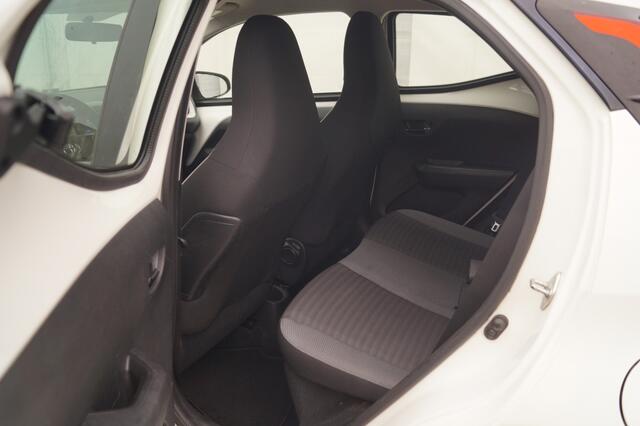 Toyota AYGO 1.0 VVT-i X-Play Automaat -AIRCO-LED-CAM-CARPLAY-