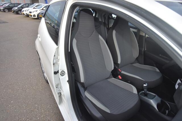 Toyota AYGO 1.0 VVT-i x-play , NAVI VIA APP , A UITRIJ CAM , AIRCO , EL VOOR ,