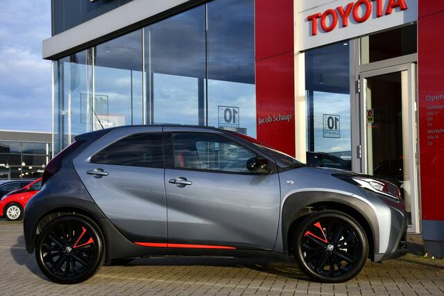 Toyota AYGO X 1.0 VVT-i S-CVT Undercover Jun Takahashi Limited Automaat 72pk | Zéér Uniek | Cloud Navigatie | LED-koplampen |