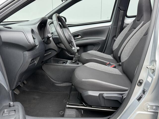 Toyota AYGO X 1.0 VVT-i MT PLAY | Camera | Key-less | Carplay | Vouwdak | Panorama Interesse, Proefrit? Bel of app met: 06-24 28 28 42