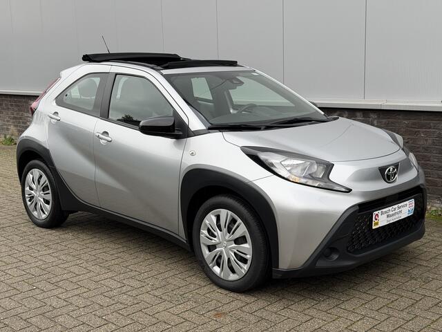 Toyota AYGO X 1.0 VVT-i MT PLAY | Camera | Key-less | Carplay | Vouwdak | Panorama Interesse, Proefrit? Bel of app met: 06-24 28 28 42