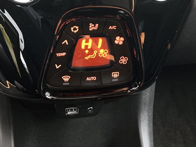 Toyota AYGO 1.0 VVT-i x-JBL staat in het halletje