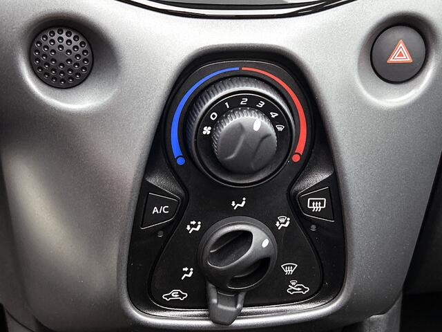 Toyota AYGO 1.0 VVT-i x-play cabrio | 1e Eigenaar | NIEUW GELEVERD EN ONDERHOUDEN | Apple Carplay / Android Auto |