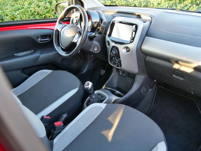 Toyota AYGO 1.0 VVT-i x-play | CAMERA | CRUISE CONTROL |