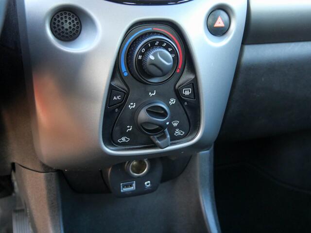 Toyota AYGO 1.0 VVT-i x-play | CAMERA | CRUISE CONTROL |