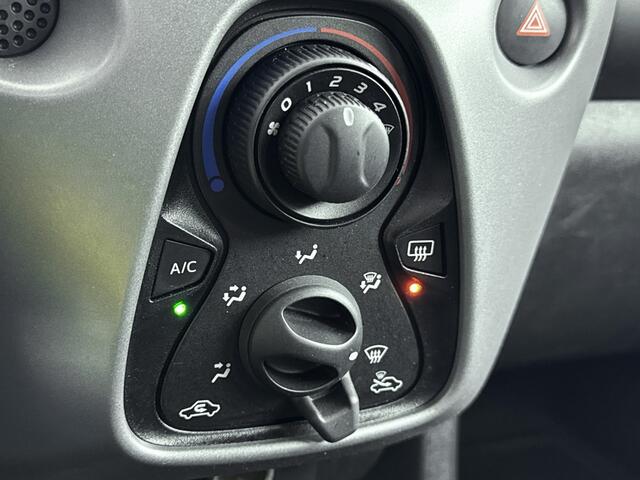 Toyota AYGO 1.0 VVT-i x-play | NL-auto | Airco | Parkeercamera | Apple Carplay -/ Android Auto |