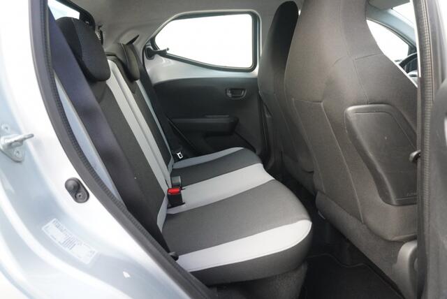 Toyota AYGO 1.0 VVT-i x-play Camera | NAP | Airco | Bluetooth