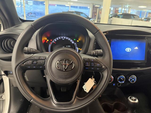 Toyota AYGO X 1.0 VVT-i MT Play + Trekhaak, NL Auto, zeer netjes 1e eigenaar en BTW auto