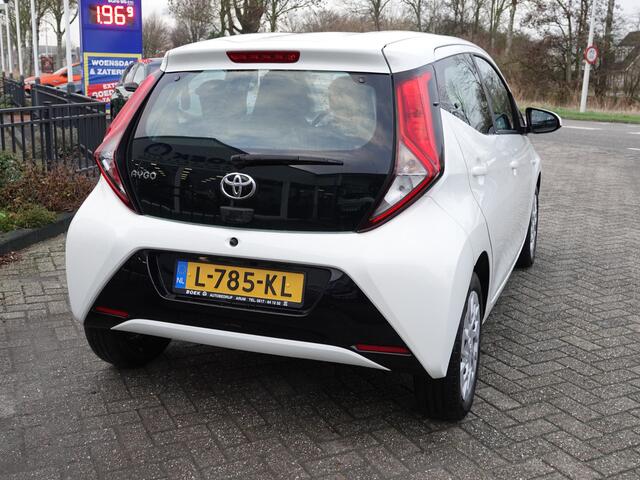 Toyota AYGO 1.0 VVT-i x-play GR. SCHERM | CARPLAY | AIRCO | BT-TEL