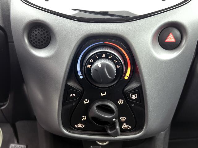 Toyota AYGO 1.0 VVT-i x-play Cabrio | Nederlandse Auto | Apple Carplay / Android Auto | Camera | Airco | Metallic Lak |