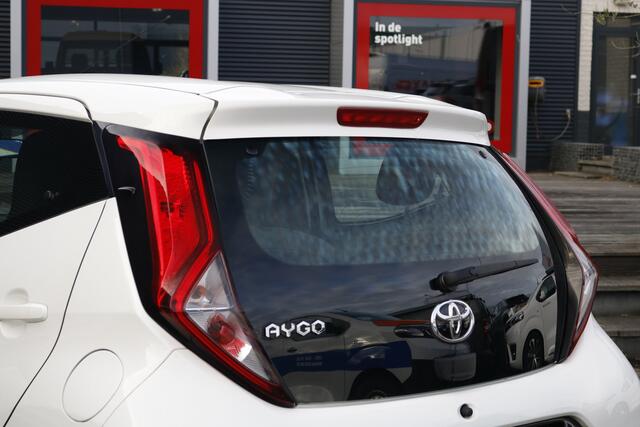 Toyota AYGO 1.0 VVT-i x-play | Automaat | Apple Carplay | Lage KM stand | Dealeronderhouden |