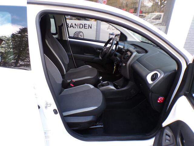 Toyota AYGO 1.0 VVT-i x-joy AUTOMAAT,1 EIGENAAR,ZEER MOOI !!!