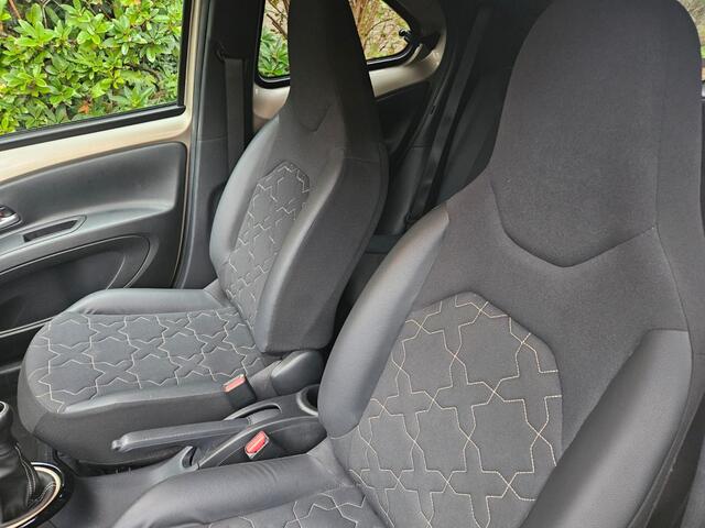 Toyota AYGO X 1.0 VVT-i MT Envy Navi/Clima/NLAuto