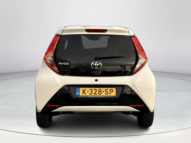 Toyota AYGO 1.0 VVT-i x-joy | All Seasonbanden| Climate control| Cruise control| Bestuurdersstoel in hoogte verstelbaar| Apple Carplay|
