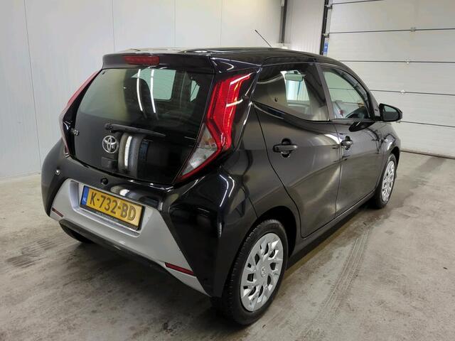 Toyota AYGO 1.0 VVT-i X-Play 5-DRS Airco DAB+ Carplay Navi X-Play Pack Achteruitrij Camera