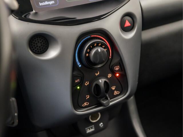 Toyota AYGO 1.0 VVT-i x-play (APPLE CARPLAY, CRUISE, SPORTSTOELEN, BLUETOOTH, START/STOP, NIEUWE APK, NIEUWSTAAT)