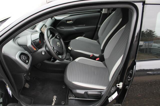 Toyota AYGO 1.0 VVT-i x-play + Navigatie