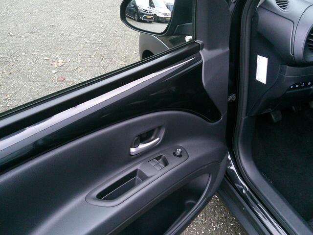 Toyota AYGO X 1.0 VVT-i MT Play