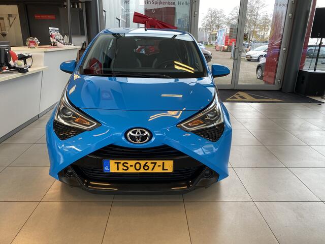 Toyota AYGO 1.0 VVT-i x-play,Apple Carplay/Android Auto,Achteruitrijcamera,Airco,Snelheidsbegrenzer,Elektrischpakket,Usb Ipod Aansluiting,Lage Kilometerstand