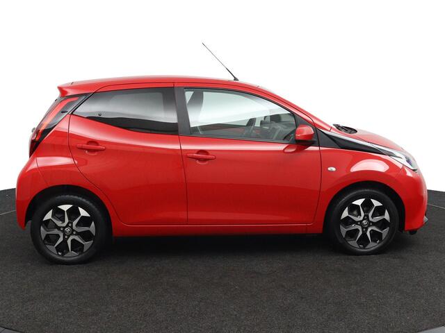 Toyota AYGO 1.0 VVT-i x-joy Limited Automaat | Lichtmetalen Velgen | Automatische Airco | Privacy Glas | Achteruitrijcamera |