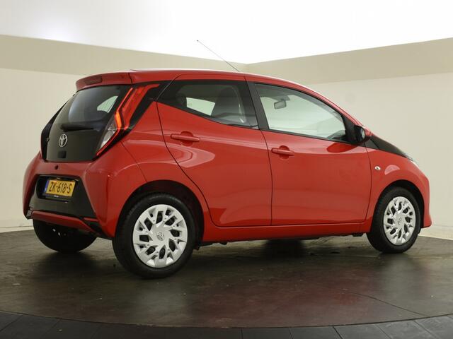 Toyota AYGO 1.0 VVT-i x-play | Carplay | Camera