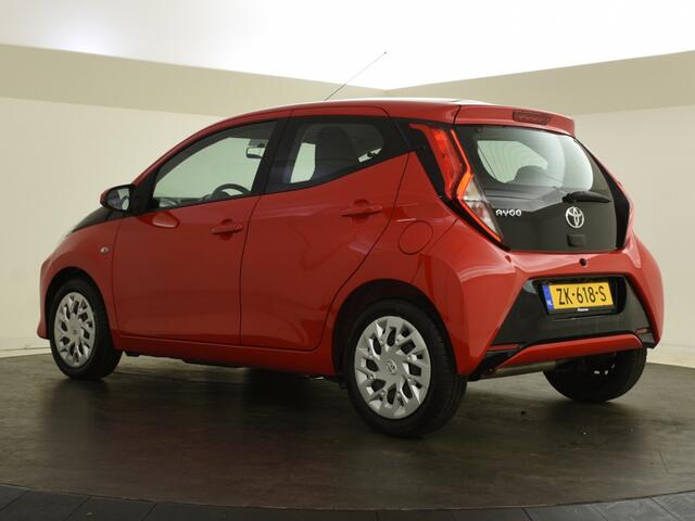 Toyota AYGO 1.0 VVT-i x-play | Carplay | Camera