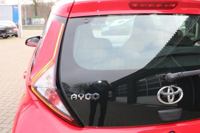 Toyota AYGO 1.0 VVT-I X-PLAY Climate Camera Bluetooth Apple Car LM 15