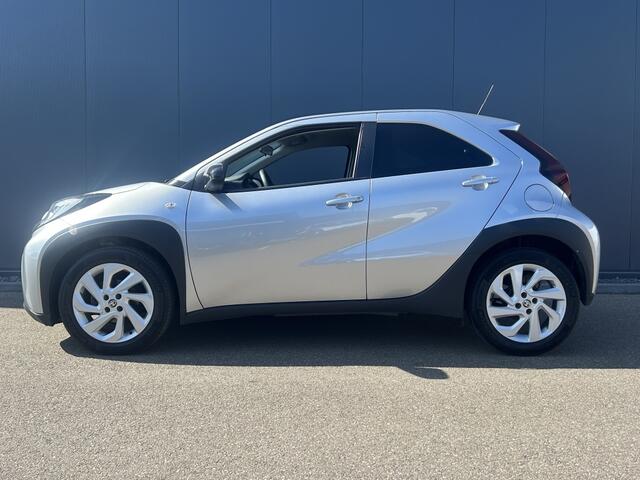 Toyota AYGO X 1.0 VVT-i First / Licht metalen velgen / Camera / CarPlay
