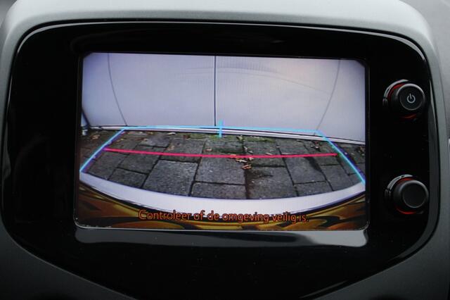 Toyota AYGO 1.0 VVT-i x-play + Navigatie