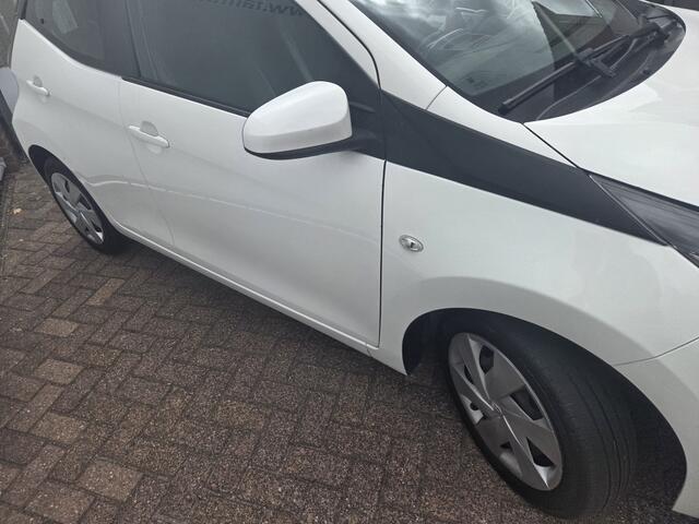 Toyota AYGO 1.0 VVT-i x-play