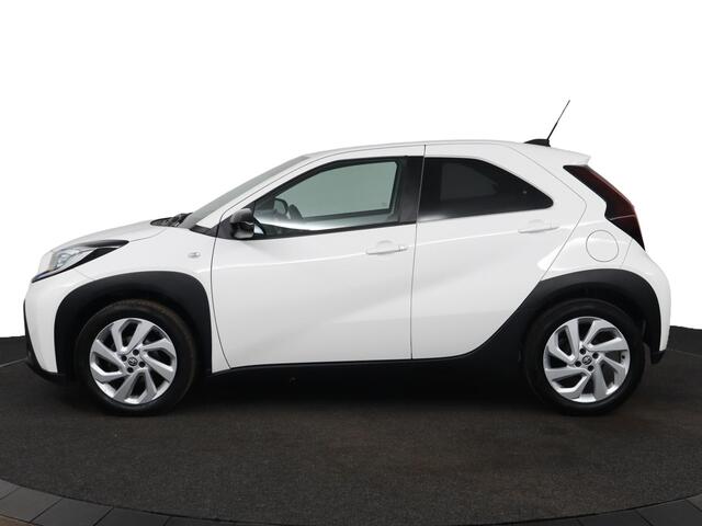 Toyota AYGO X 1.0 VVT-i MT first | LMV | Airconditioning | Achteruitrijcamera |