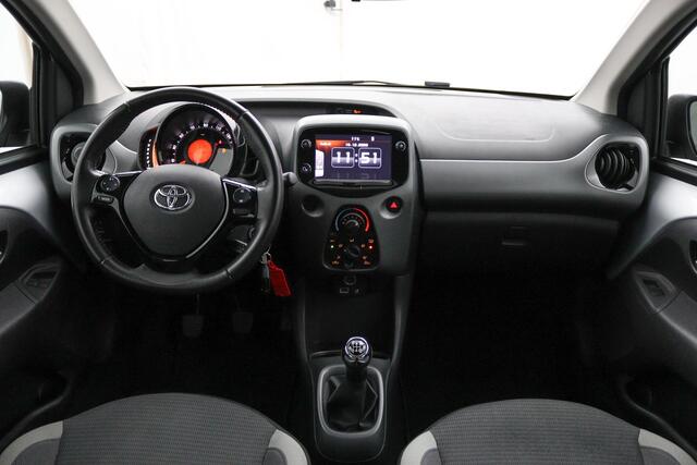Toyota AYGO 1.0 VVT-i x-play | Airco | Parkeercamera | Apple carplay - Android auto |