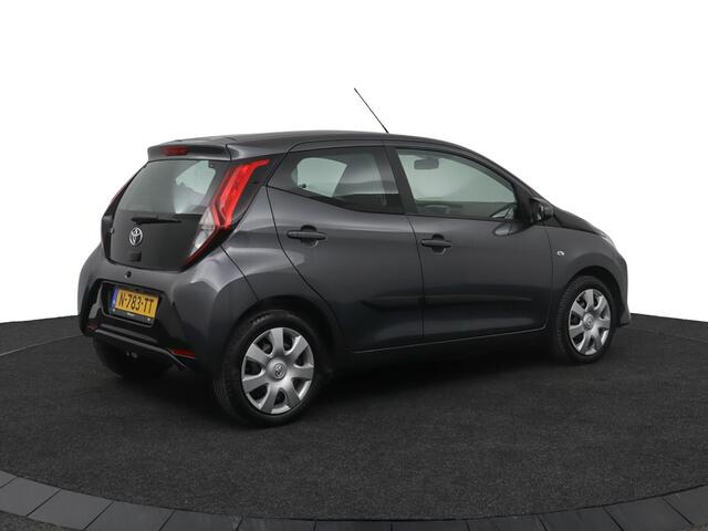 Toyota AYGO 1.0 VVT-i x-play | Airco | Parkeercamera | Apple carplay - Android auto |