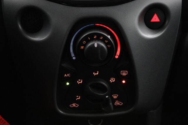 Toyota AYGO 1.0 VVT-i x-play | Airco | Parkeercamera | Apple carplay - Android auto |