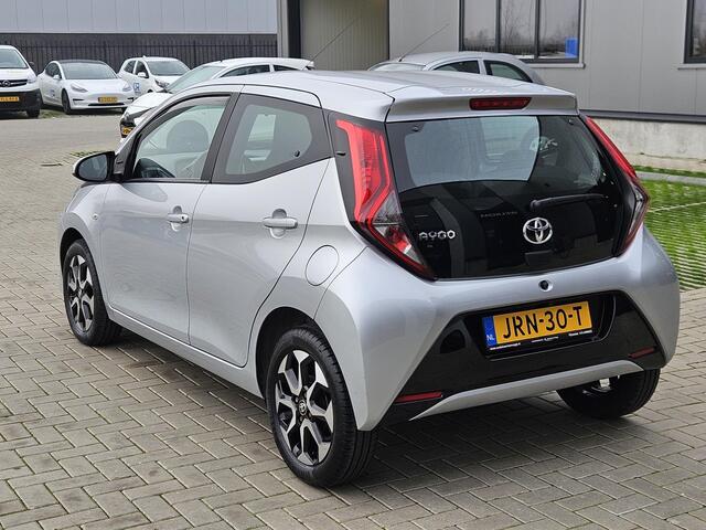 Toyota AYGO 1.0 VVT-i x-play 5drs Carplay Camera Cruise LM15