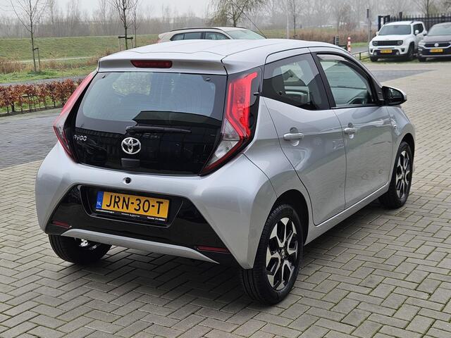 Toyota AYGO 1.0 VVT-i x-play 5drs Carplay Camera Cruise LM15