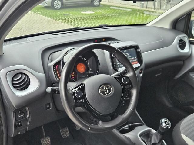 Toyota AYGO 1.0 VVT-i x-play 5drs Carplay Camera Cruise LM15