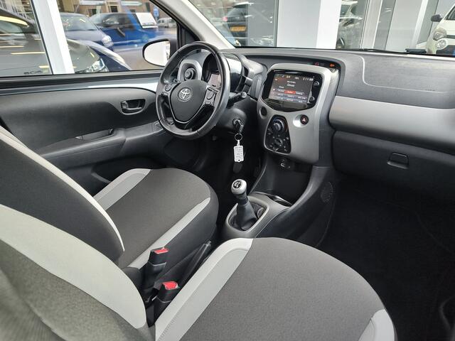 Toyota AYGO 1.0 VVT-i X-PLAY Camera | Airco | Lederen stuurwiel