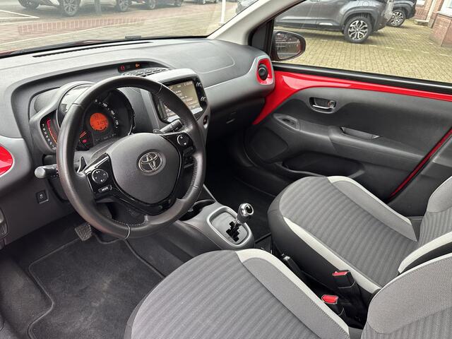 Toyota AYGO 1.0 VVT-i x-play Automaat slechts 31.298 km / Parkeercamera / Navigatie / Dealeronderhouden / Rijklaarprijs