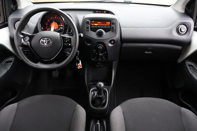 Toyota AYGO 1.0 VVT-i x-fun 1e Eigenaar | NL-Auto | Volledig Onderh | BTW | Bluetooth | Full Led | Start/Stop | Hill-Hold | Stuurbekrachtiging | Elek Ramen