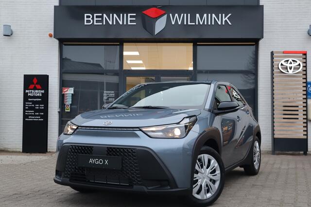 Toyota AYGO X Hybrid 115 play