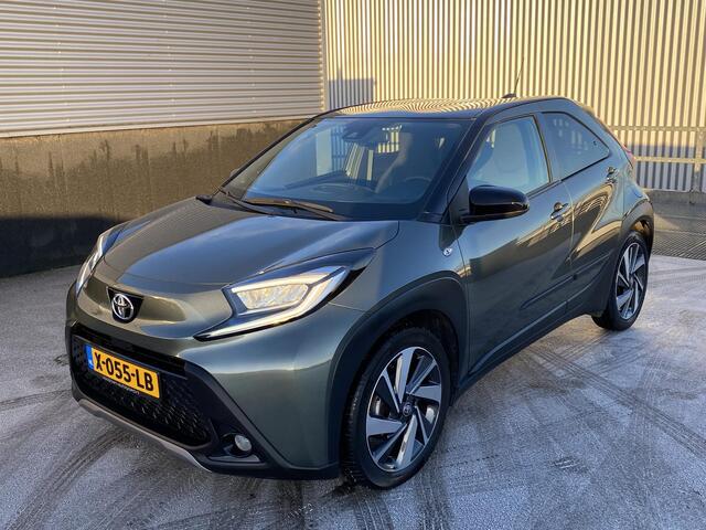 Toyota AYGO X 1.0 VVT-i S-CVT Envy Automaat, 1e eign. NL-auto, Navigatie, Apple CarPlay/Android Auto, parkeersensoren, draadloze telefoonlader, camera, groen-zwarte bi-tone uitvoering!
