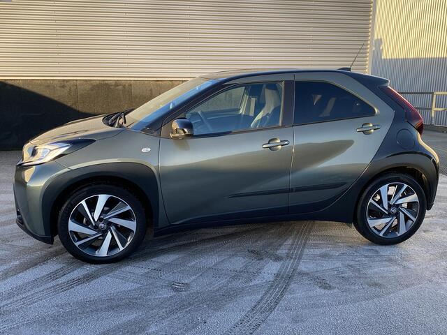 Toyota AYGO X 1.0 VVT-i S-CVT Envy Automaat, 1e eign. NL-auto, Navigatie, Apple CarPlay/Android Auto, parkeersensoren, draadloze telefoonlader, camera, groen-zwarte bi-tone uitvoering!