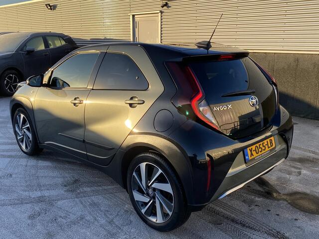 Toyota AYGO X 1.0 VVT-i S-CVT Envy Automaat, 1e eign. NL-auto, Navigatie, Apple CarPlay/Android Auto, parkeersensoren, draadloze telefoonlader, camera, groen-zwarte bi-tone uitvoering!