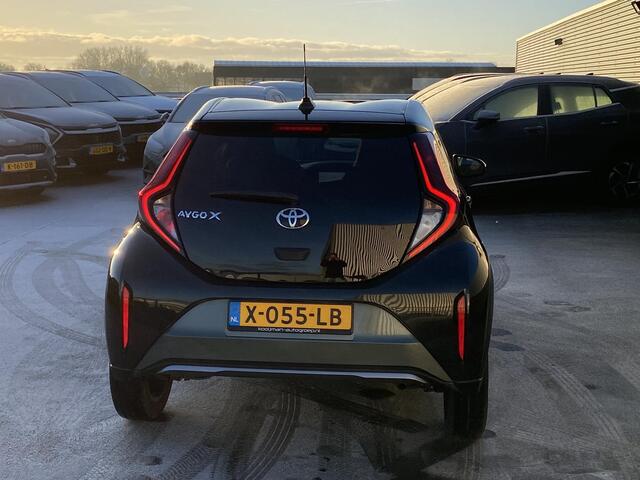 Toyota AYGO X 1.0 VVT-i S-CVT Envy Automaat, 1e eign. NL-auto, Navigatie, Apple CarPlay/Android Auto, parkeersensoren, draadloze telefoonlader, camera, groen-zwarte bi-tone uitvoering!